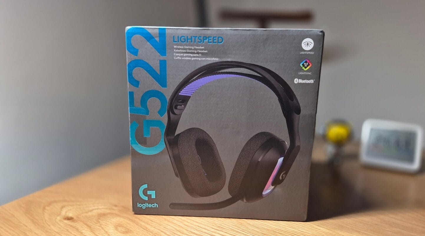 אריזת אוזניות גיימינג אלחוטיות Logitech G522 Lightspeed עם תמיכה ב-Bluetooth.