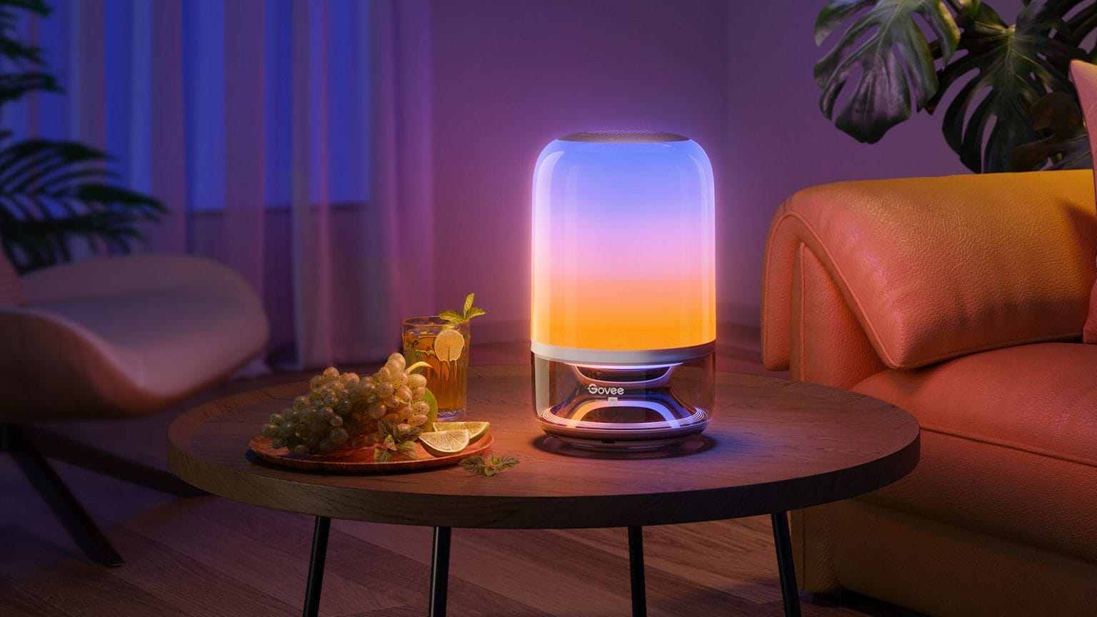 Govee Smart Lighting - מנורת שולחן חכמה המשלבת תאורת אווירה צבעונית ומתקדמת עם איכות סאונד של JBL מונחת על שולחן סלון