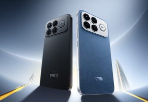 POCO F8 Ultra - עיצוב גב המכשיר בשני צבעים, שחור בגימור חלק וכחול בעל טקסטורה מחוספסת