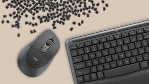 Logitech Comfort Plus MK880 - סט מקלדת ועכבר אלחוטיים בעיצוב ארגונומי על רקע בהיר