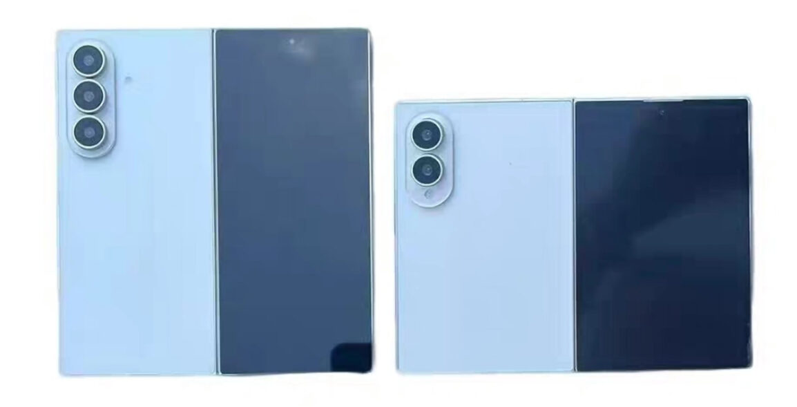 Galaxy Z Fold Wide - שני מכשירי dummy פתוחים המדגימים את מערך המצלמות והמסך החיצוני