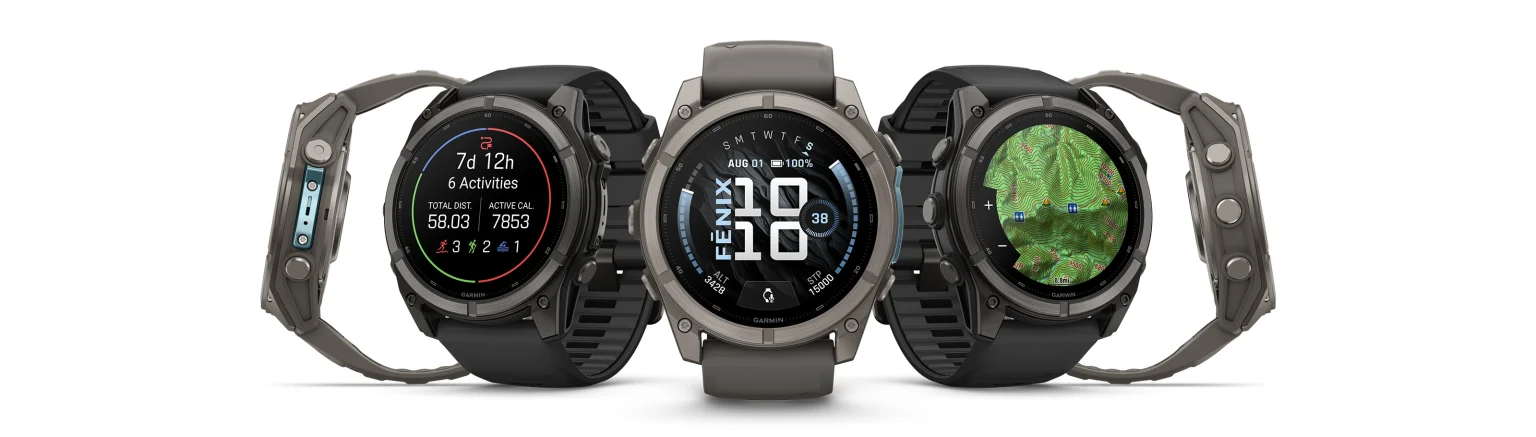 Garmin Fenix 9 - מבט מזוויות שונות על השעון החכם המציג מפה טופוגרפית, נתוני פעילות ושעון דיגיטלי