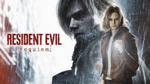 Resident Evil Requiem - אישה בלונדינית במעיל עור חום מחזיקה פנס ביד בגשם שוטף על רקע דיוקן גדול ומעורפל של דמות גבר